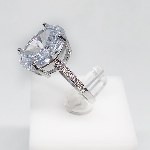 💎Sterling silver oval white sapphire ring💎 - Picture 3 of 4